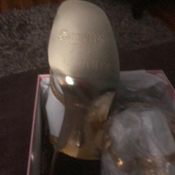 Juicy Couture Gold sandals - Picture 6 of 8